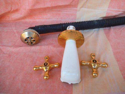 TAP & DRAIN ACCESSORIES FOR BATH