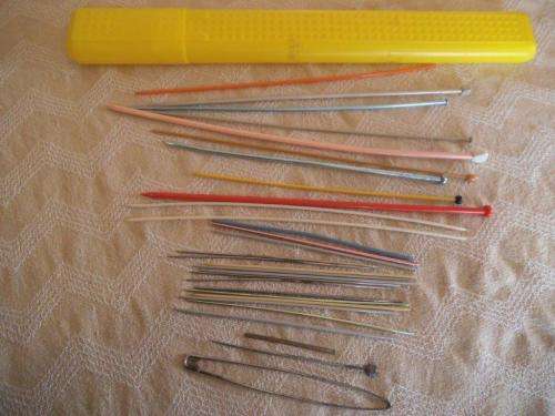 VINTAGE JOBLOT OF KNITTING NEEDLES
