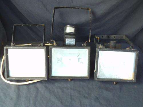 LOT OF FLOODLIGHTS