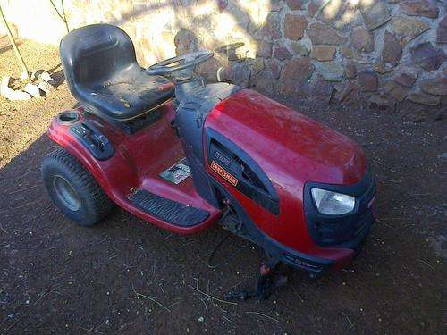 CRAFTSMAN YT3000 RIDE-ON LAWN TRACTOR
