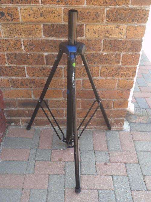 PORTABLE ADJUSTABLE SPEAKER TRIPOD