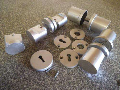 ALUMINIUM OFFICE DOOR HANDLES