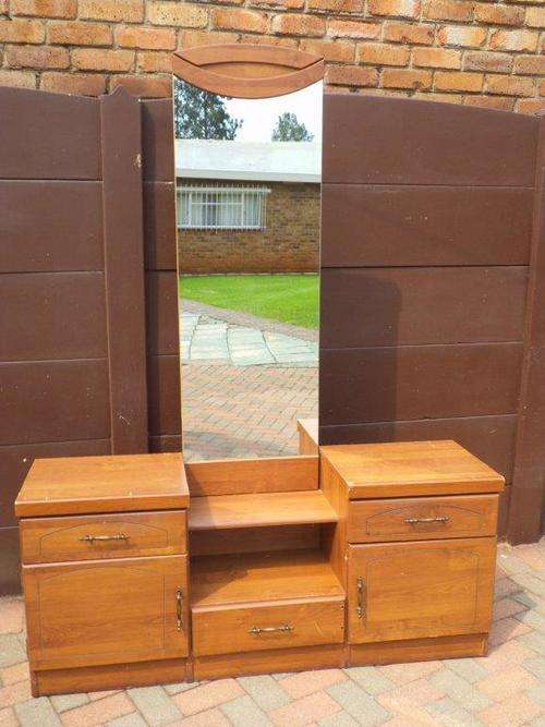 RETRO DRESSER