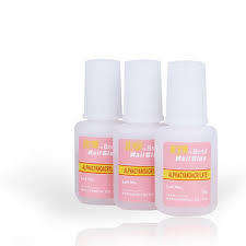 NAIL GLUE ON BRUSH