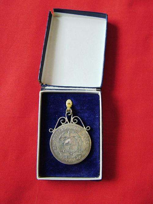 *** RARE 1892 ZAR 2 1/2 SHILLINGS TRENCH ART BROACH *** START @ R1