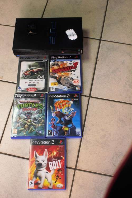 Playstation 2 + five games +controller