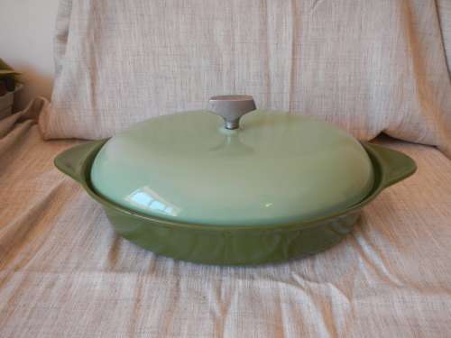 WOW !!  Vintage Oval Casserole 30cm in a 2 tone Green Enamel Finish
