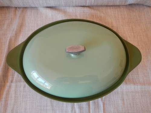 WOW !!  Vintage Oval Casserole 30cm in a 2 tone Green Enamel Finish