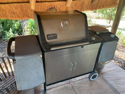 Second hand Weber Genesis Gold Gas Braai