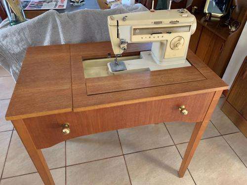 Singer sewing maching, overlocker etc