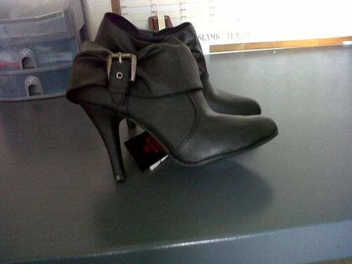 STUNNING DESIGNER  LADIES ANKLE BOOTS WITH BUCKLE DETAIL SIZE 4 R99.00