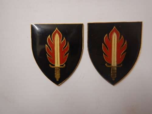 pair 11 Kommando Intelligence flashes.
