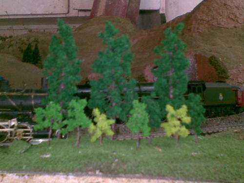 Assorted Twisted wire & foam trees HO/ N gauge( 10X)