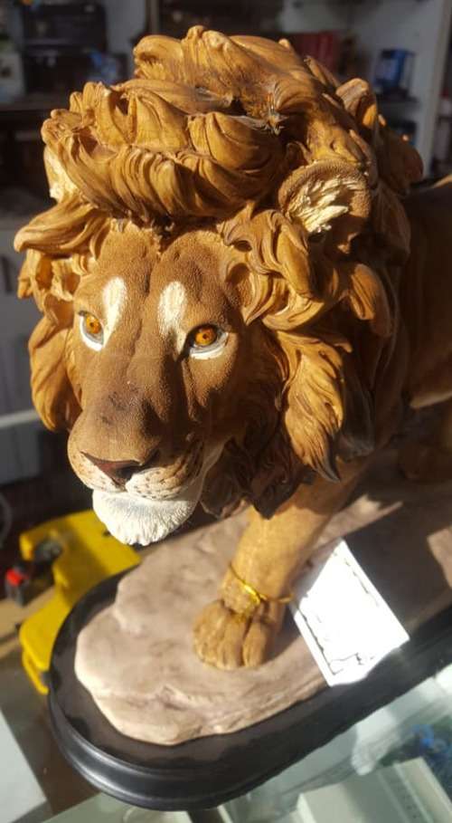 Highly collectable Lion  Statue---Wow--Rare Find--