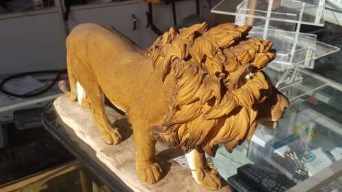 Highly collectable Lion  Statue---Wow--Rare Find--