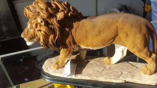 Highly collectable Lion  Statue---Wow--Rare Find--