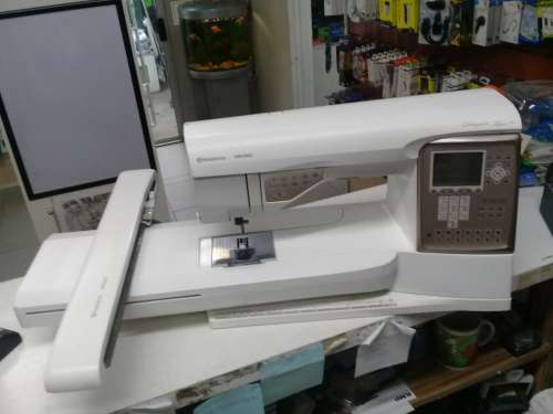 Hasqvarna Viking Designer Topaz 30 embroidery machine