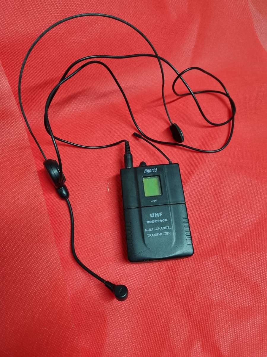 Hybrid UHF bodypack multi-channel transmitter
