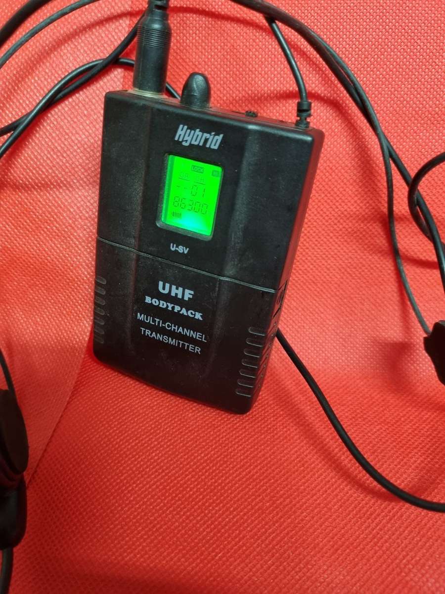 Hybrid UHF bodypack multi-channel transmitter