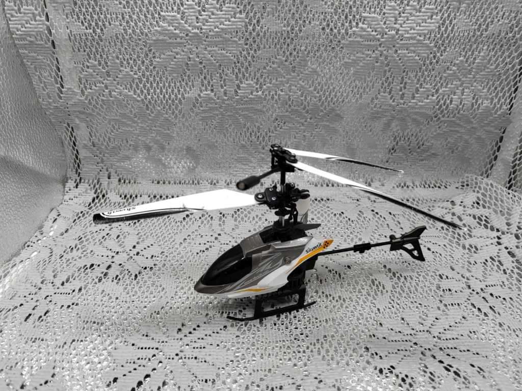 LOT ON AUCTION---AIRPLANES , CONTROLLERS, Helicopters ---GREAT BUY