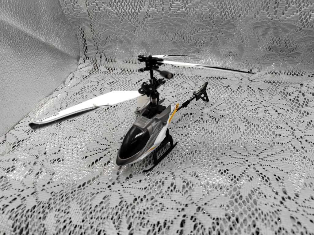 LOT ON AUCTION---AIRPLANES , CONTROLLERS, Helicopters ---GREAT BUY