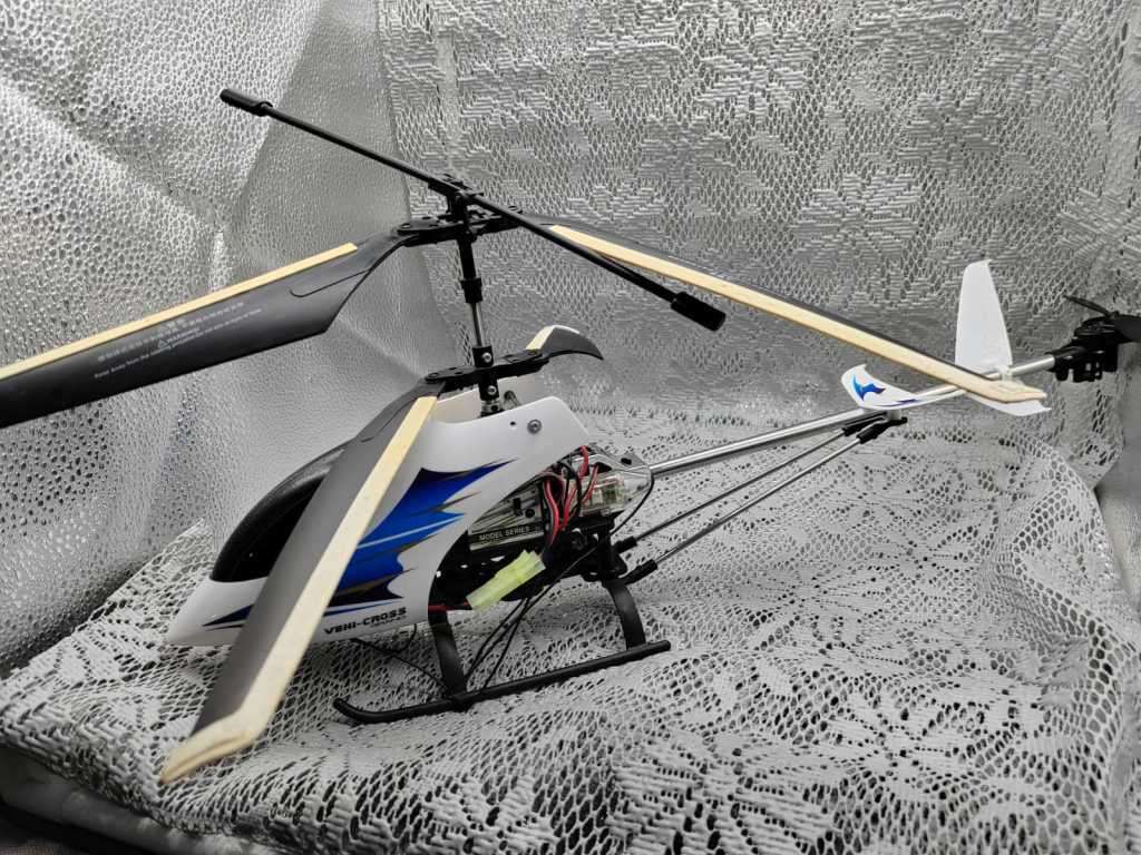 LOT ON AUCTION---AIRPLANES , CONTROLLERS, Helicopters ---GREAT BUY