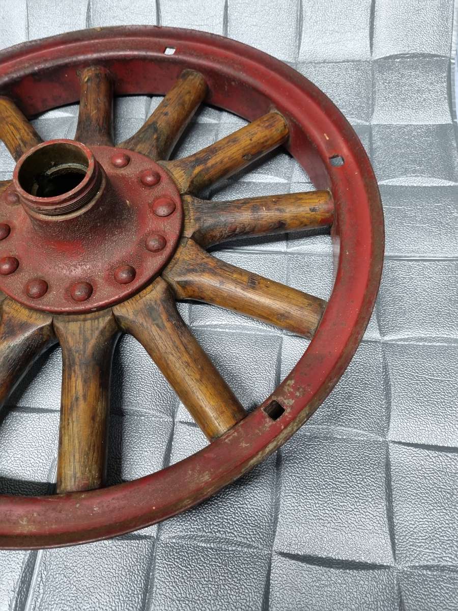 Wooden spoke wheel