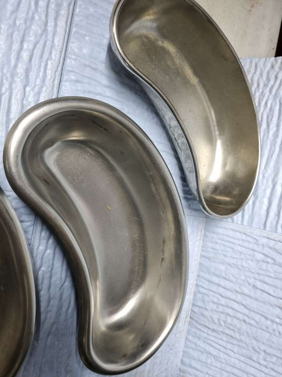 Kidney dishes ( lot of 5 )