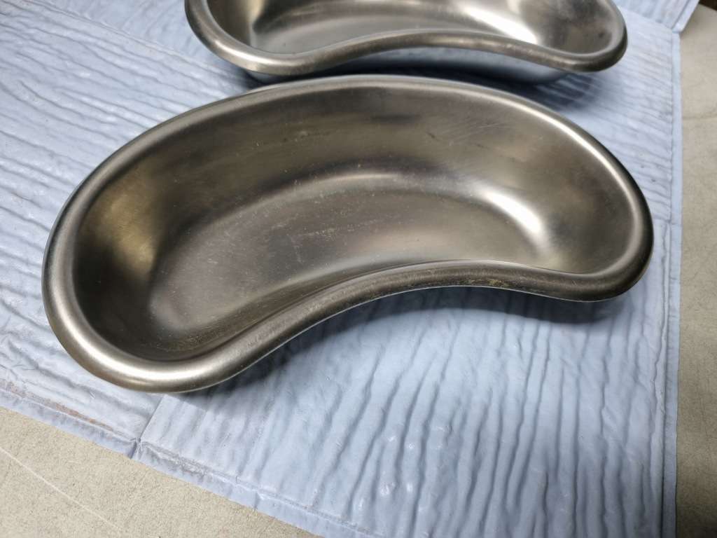 Kidney dishes ( lot of 5 )