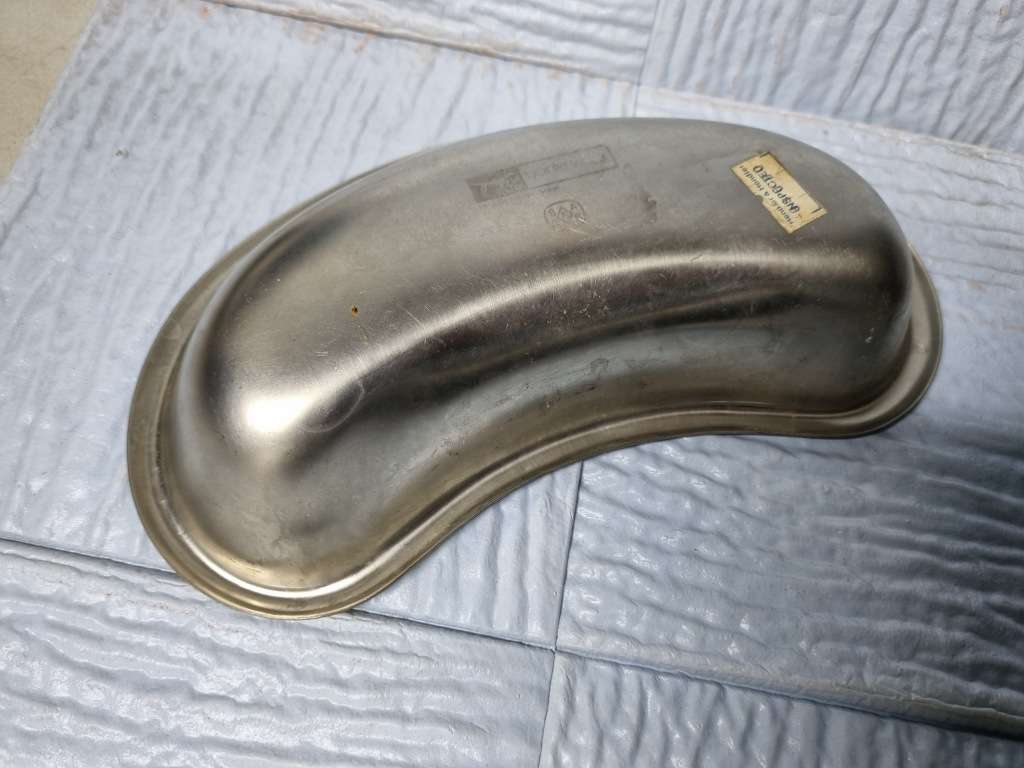 Kidney dishes ( lot of 5 )