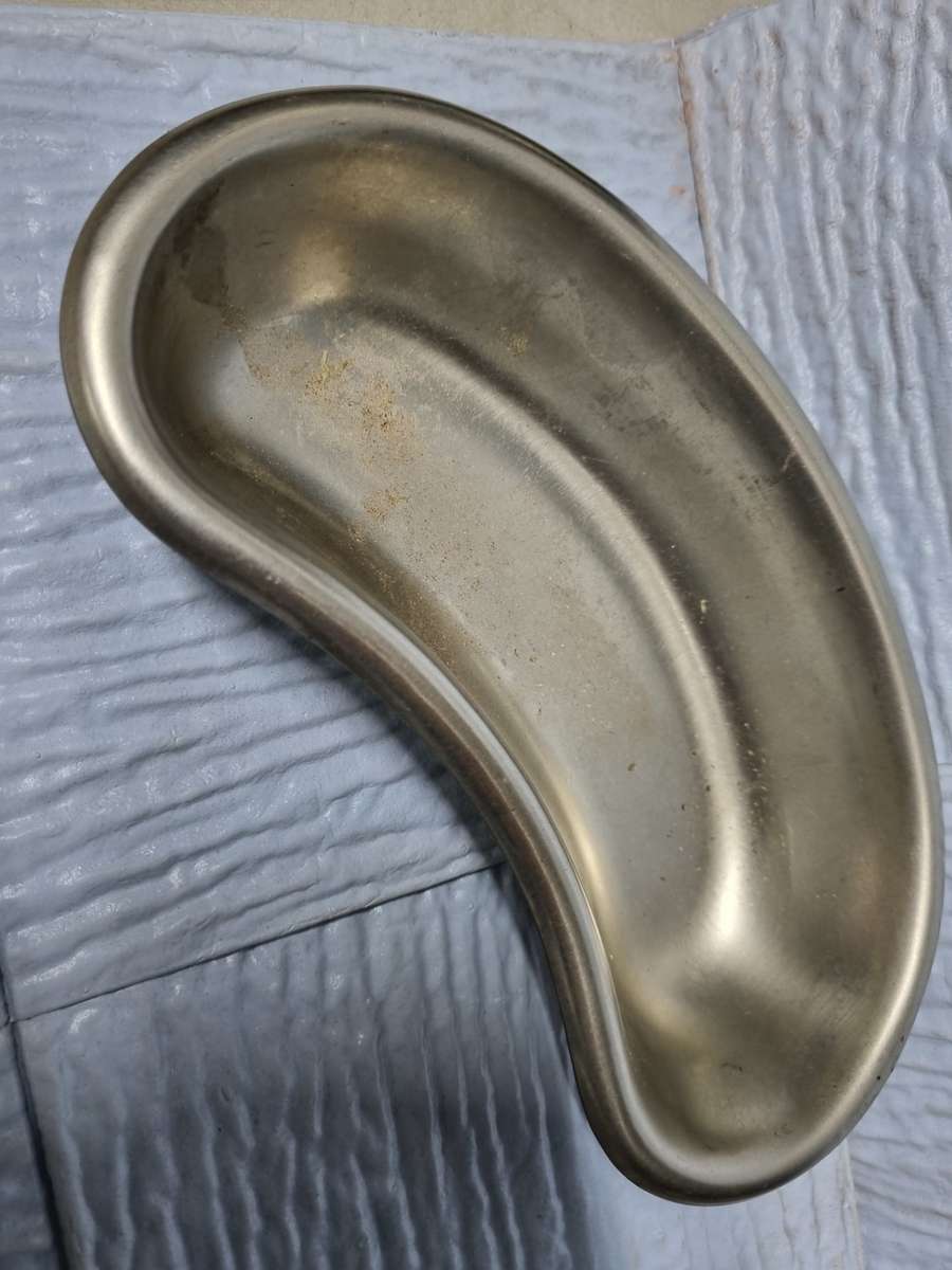 Kidney dishes ( lot of 5 )