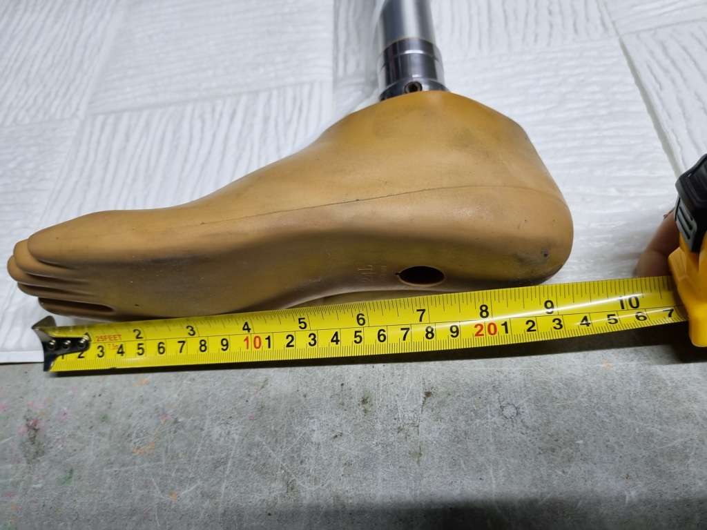 PROSTHETIC LEG