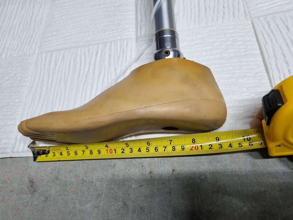 PROSTHETIC LEG