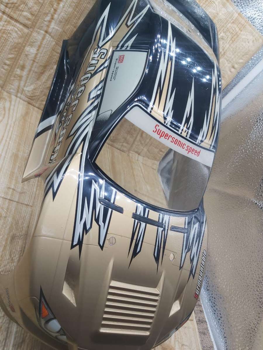 SUPER RACING CAR-- COMES WITH 2 SHELLS- REMOTE--BMW AND SKYLINE BODY 35 cm x 18cm