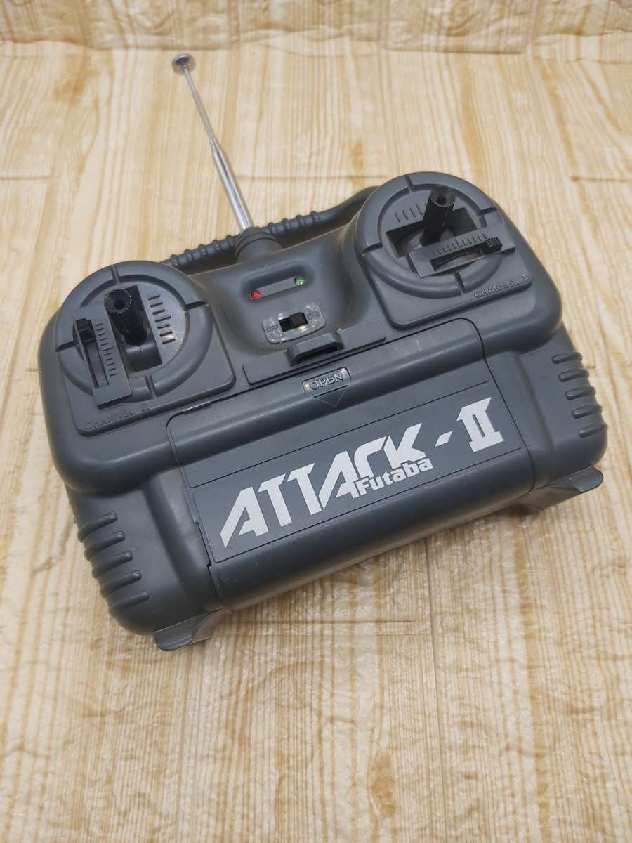 SUPER RACING CAR-- COMES WITH 2 SHELLS- REMOTE--BMW AND SKYLINE BODY 35 cm x 18cm