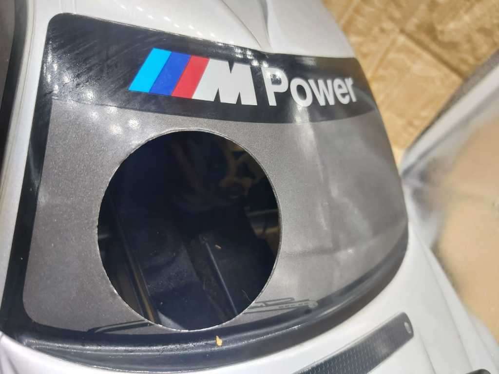 SUPER RACING CAR-- COMES WITH 2 SHELLS- REMOTE--BMW AND SKYLINE BODY 35 cm x 18cm