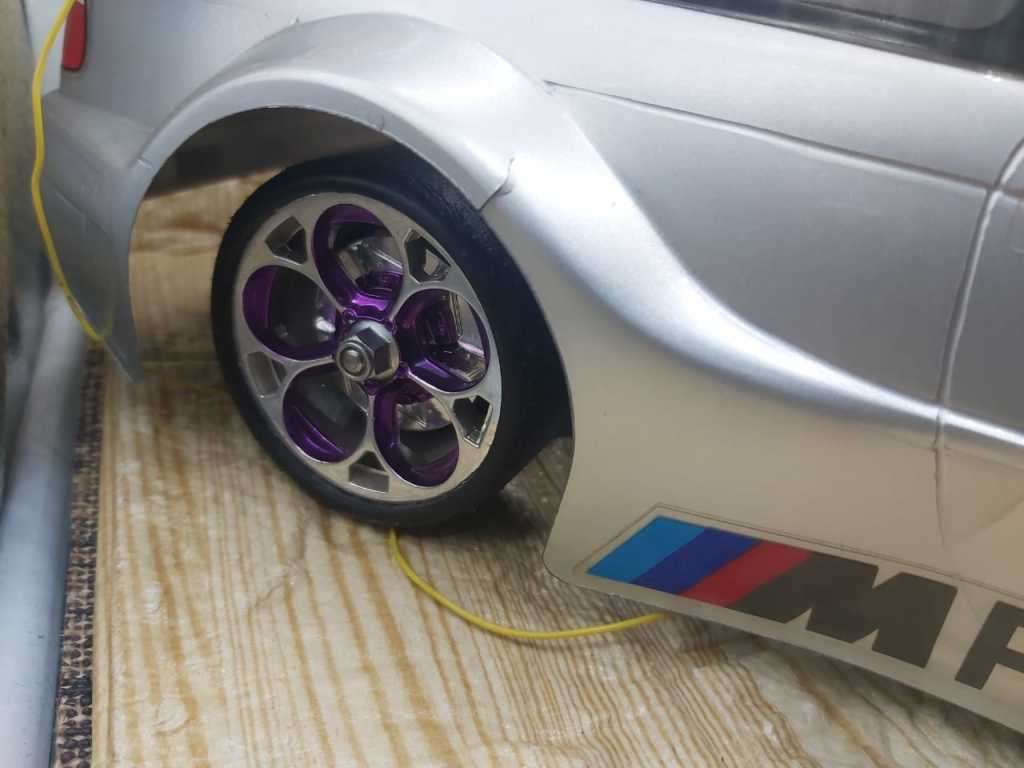 SUPER RACING CAR-- COMES WITH 2 SHELLS- REMOTE--BMW AND SKYLINE BODY 35 cm x 18cm