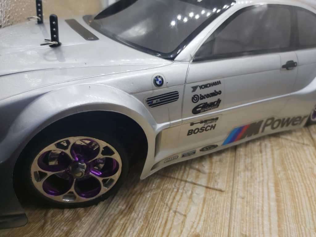 SUPER RACING CAR-- COMES WITH 2 SHELLS- REMOTE--BMW AND SKYLINE BODY 35 cm x 18cm