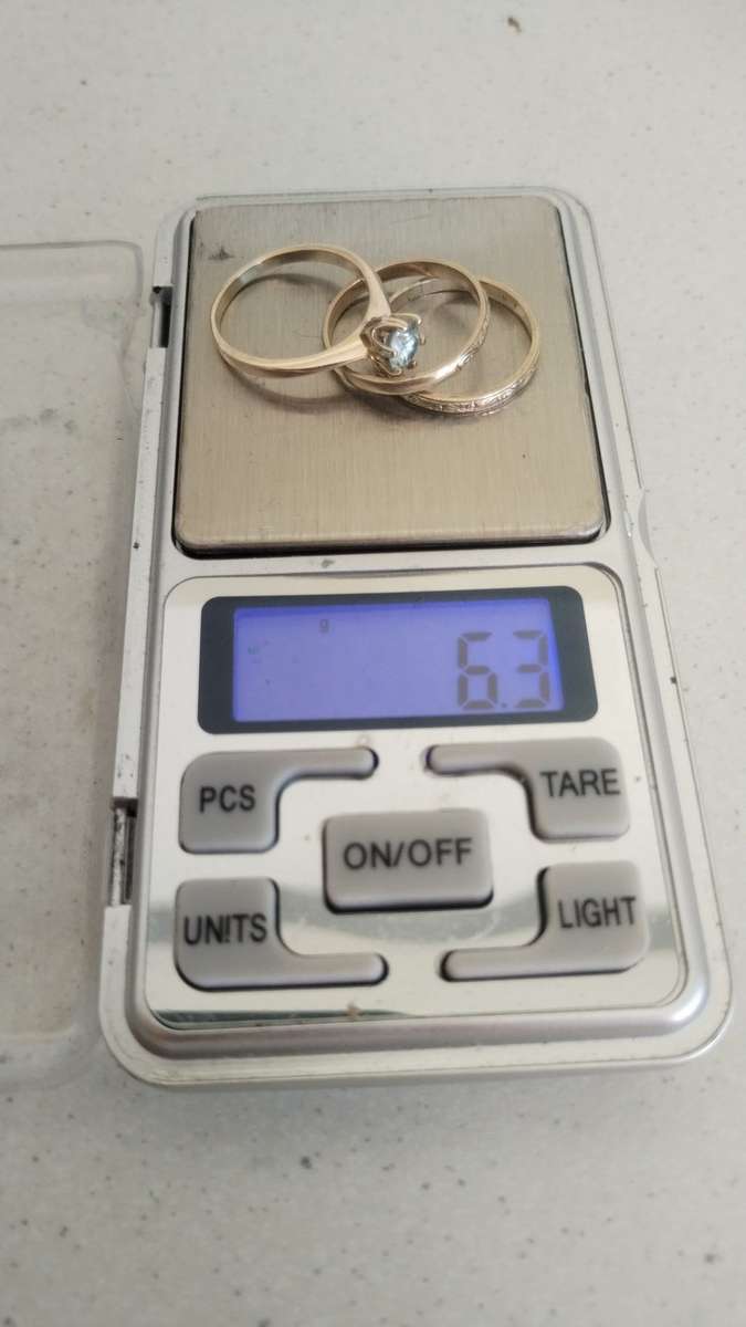 ABSOLUTLY STUNNING SOLID 9CT GOLD 3SET RING MAIN RING HAS A LOVELY BLUISH STONE SET IN! 6.4 GRAMS