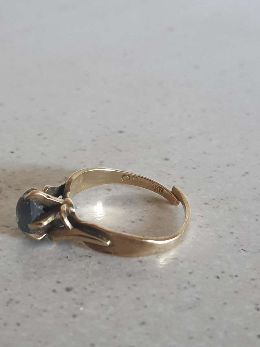 2.6 GRAMS - SCRAP GOLD - 9CT