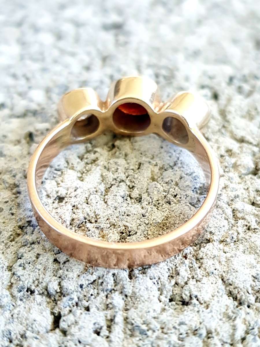 9 CT RING UP FOR GRABS 4.7GRAMS VINTAGE GORGEOUS!!!!!!!!!!!!