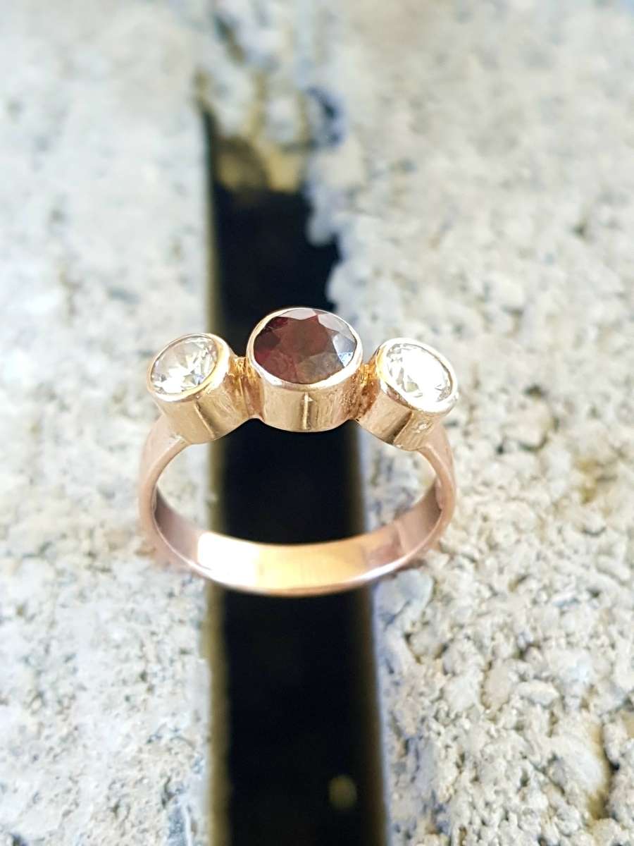 9 CT RING UP FOR GRABS 4.7GRAMS VINTAGE GORGEOUS!!!!!!!!!!!!