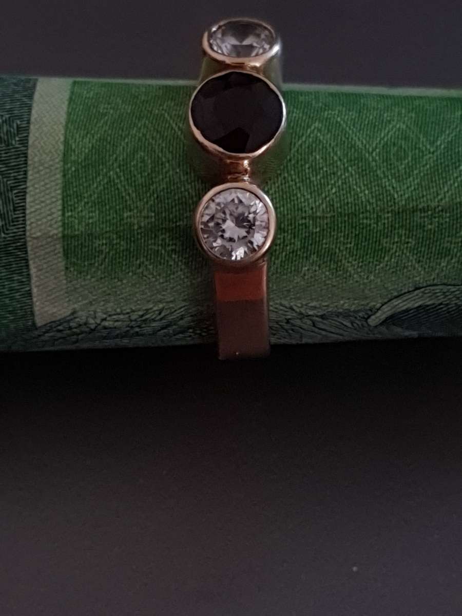 9 CT RING UP FOR GRABS 4.7GRAMS VINTAGE GORGEOUS!!!!!!!!!!!!