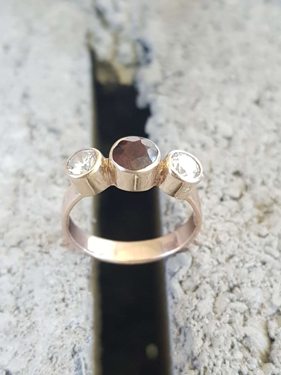 9 CT RING UP FOR GRABS 4.7GRAMS VINTAGE GORGEOUS!!!!!!!!!!!!