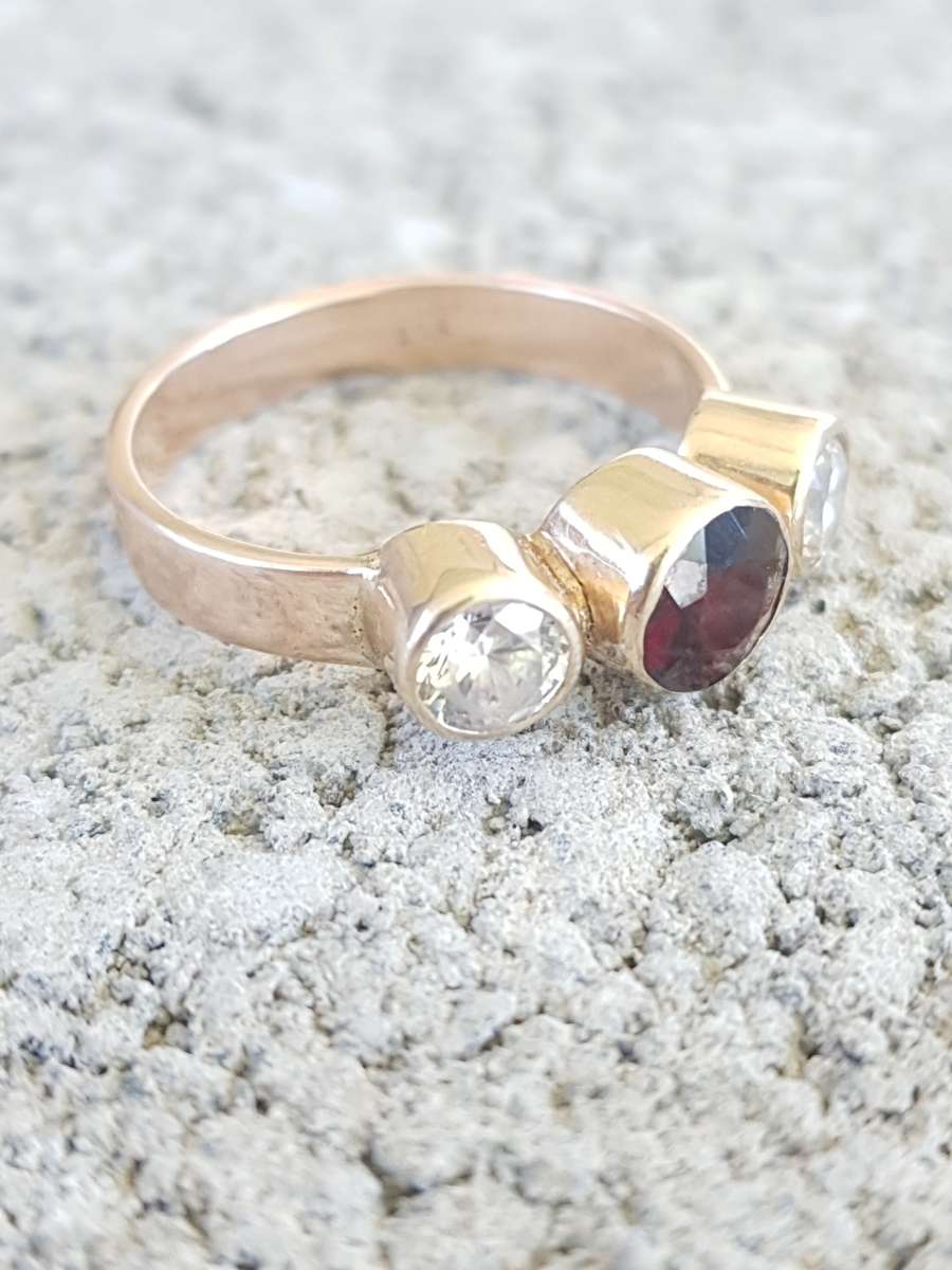 9 CT RING UP FOR GRABS 4.7GRAMS VINTAGE GORGEOUS!!!!!!!!!!!!