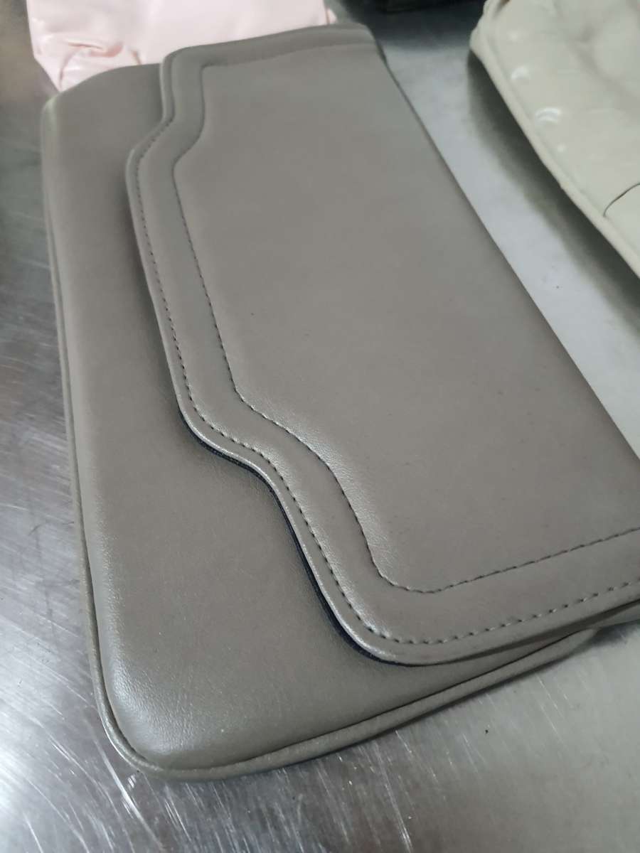 ANTIQUE WEEK #10 - X6 VINTAGE LEATHER HANDBAGS