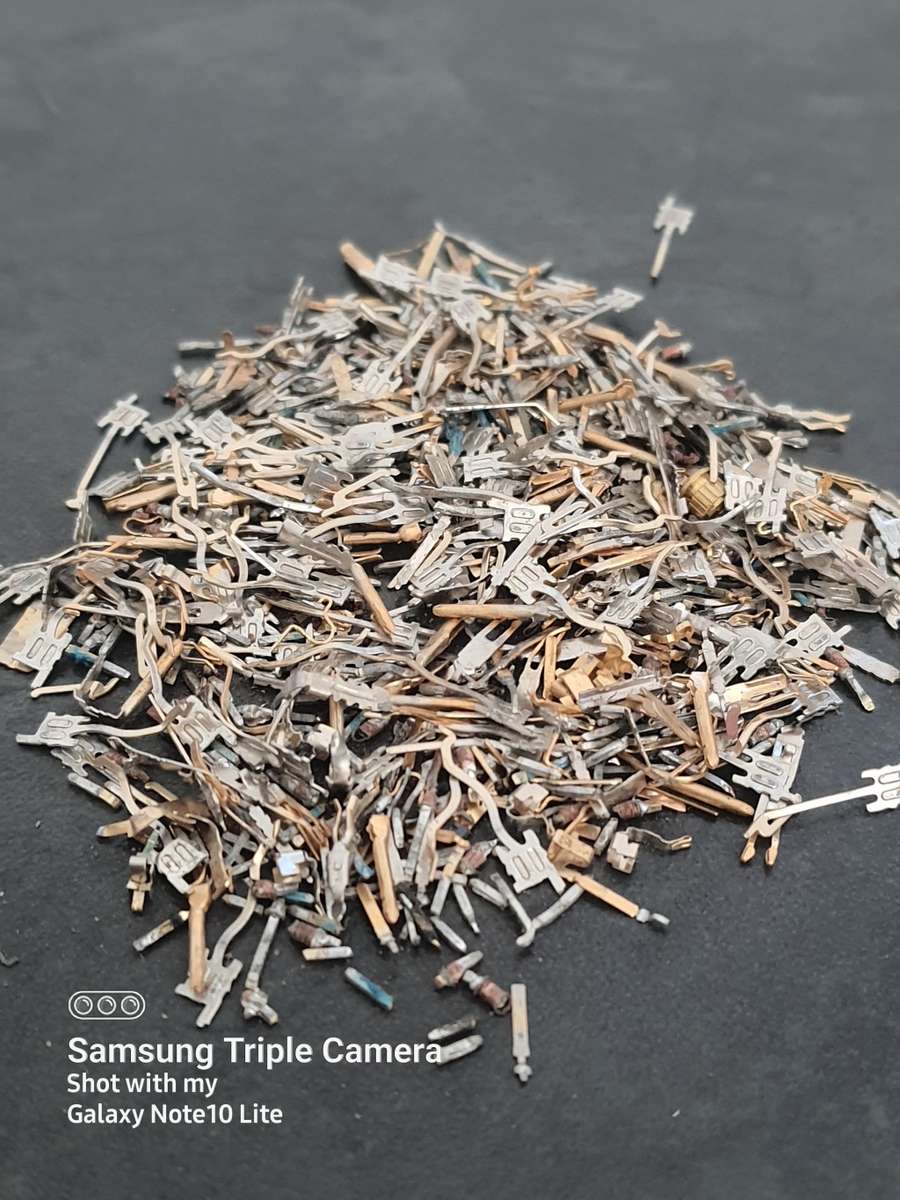 KA#5 - HUGE LOTT OF OLD COMPUTER CPU GOLD PINS