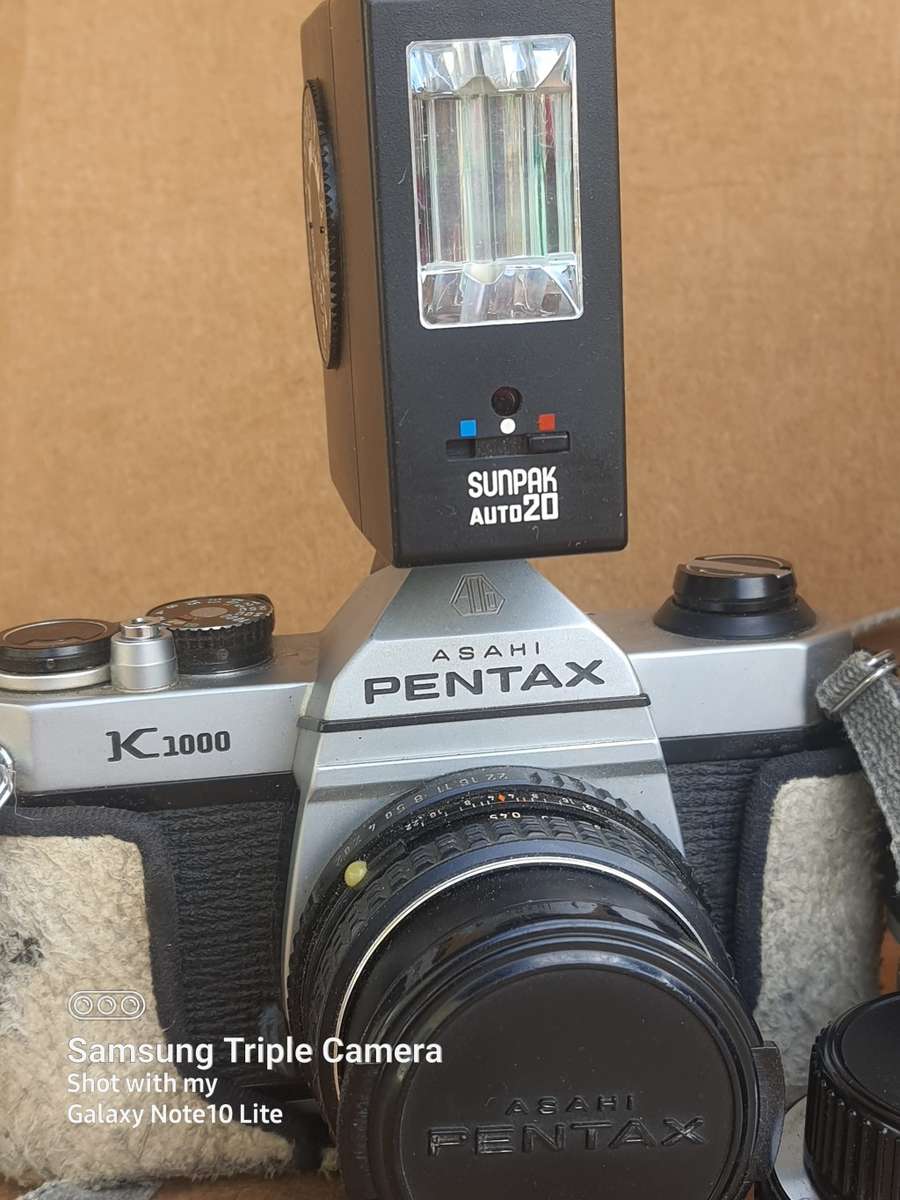ASAHI PENTAX K1000 FILM CAMERA WITH LOTS OF GOODIES INCLUDED - IMACULATE CONDITION!