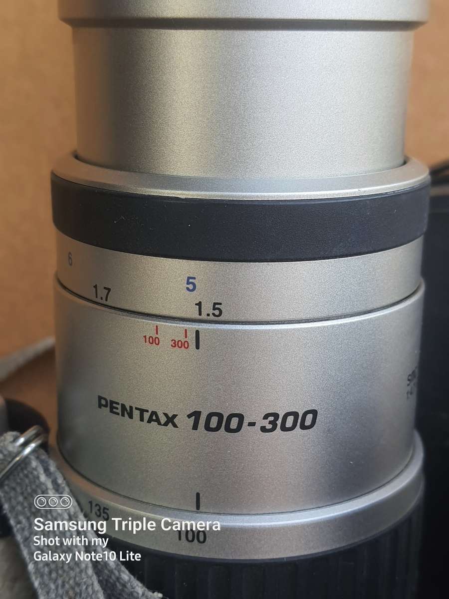 ASAHI PENTAX K1000 FILM CAMERA WITH LOTS OF GOODIES INCLUDED - IMACULATE CONDITION!
