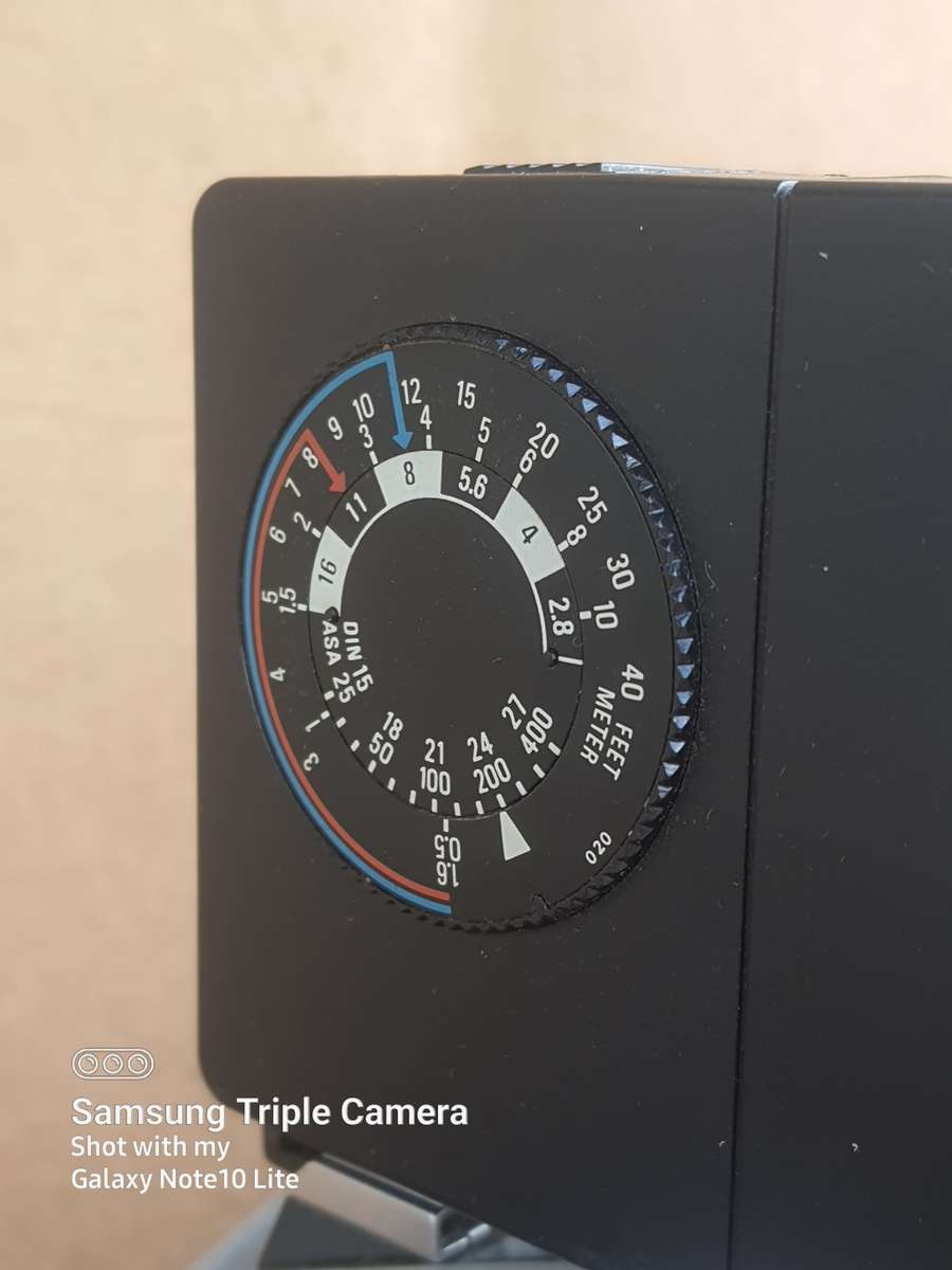 ASAHI PENTAX K1000 FILM CAMERA WITH LOTS OF GOODIES INCLUDED - IMACULATE CONDITION!